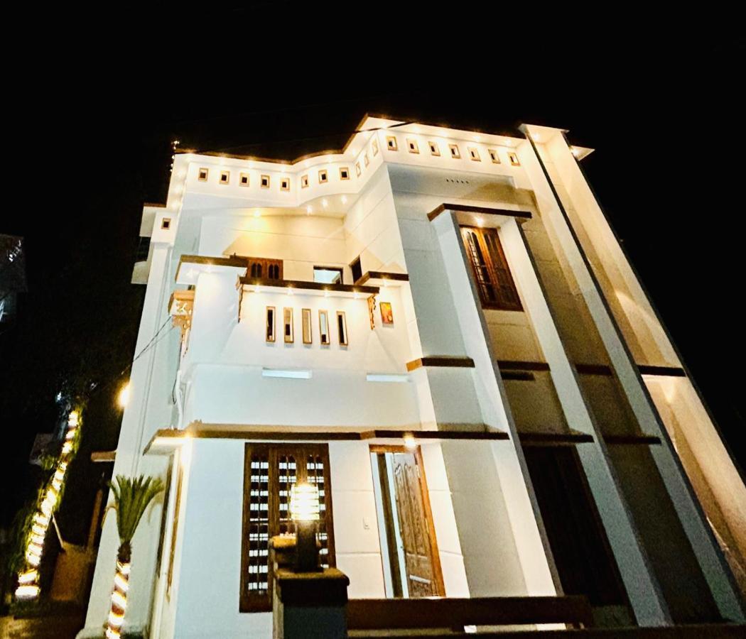 Appartamento Skylounge Residency Thiruvananthapuram Esterno foto