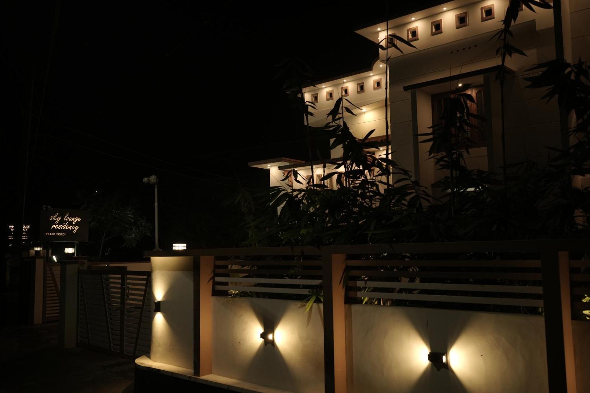 Appartamento Skylounge Residency Thiruvananthapuram Esterno foto